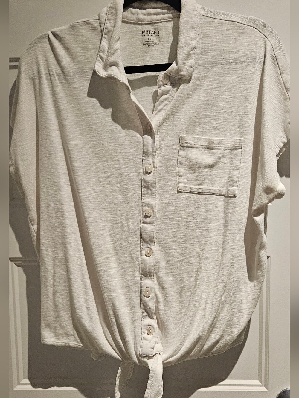 💜2/$20💜Buffalo David Bitton Cream Short-Sleeve Button-Front Tie Hem Top
